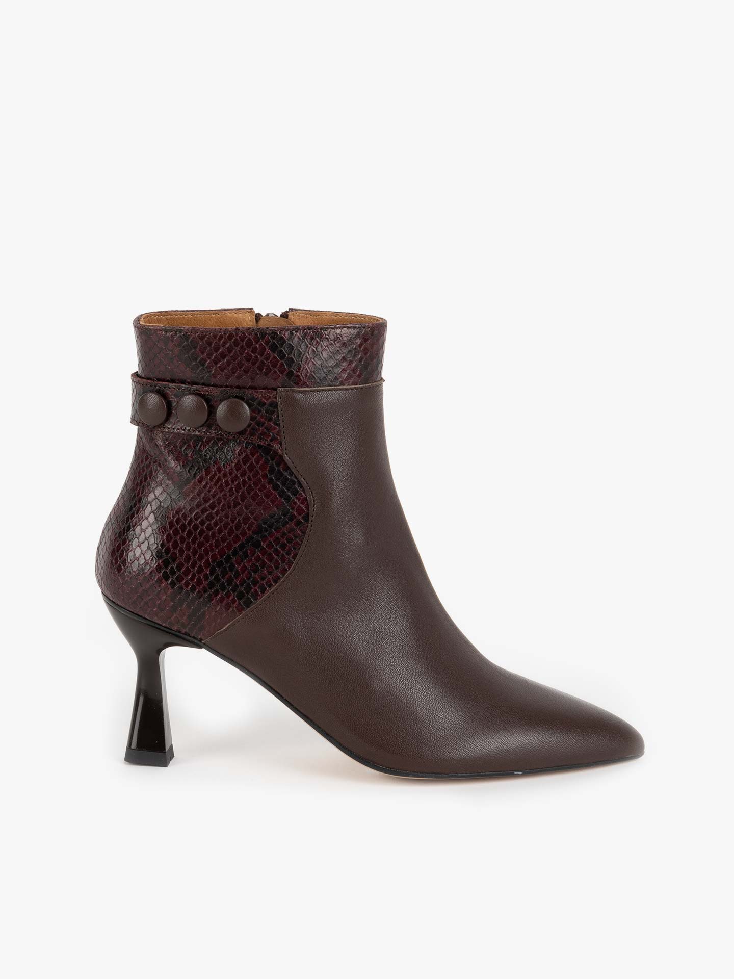 Botins com Salto em Pele