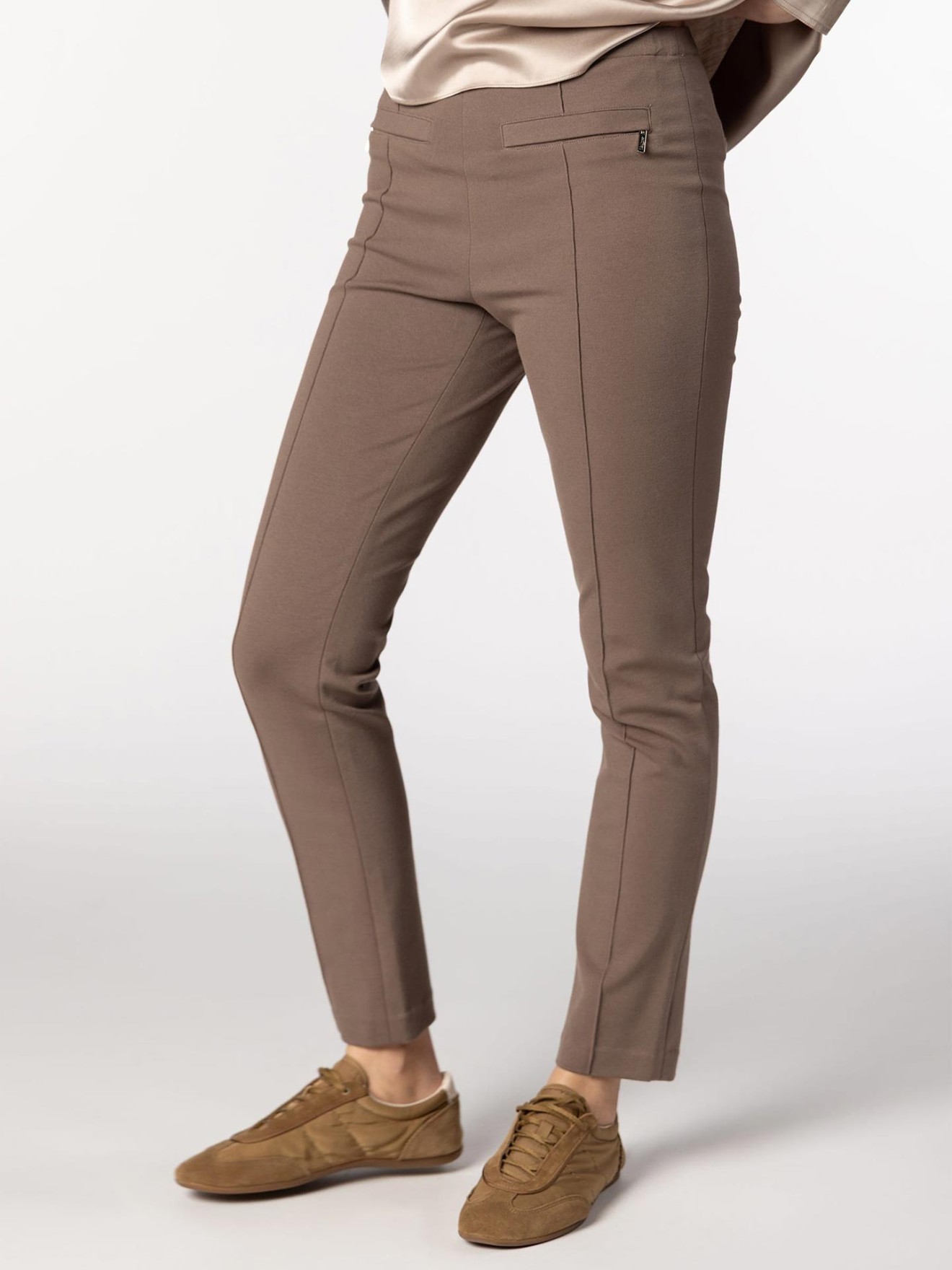 Calças Slim Fit com Costura Frontal