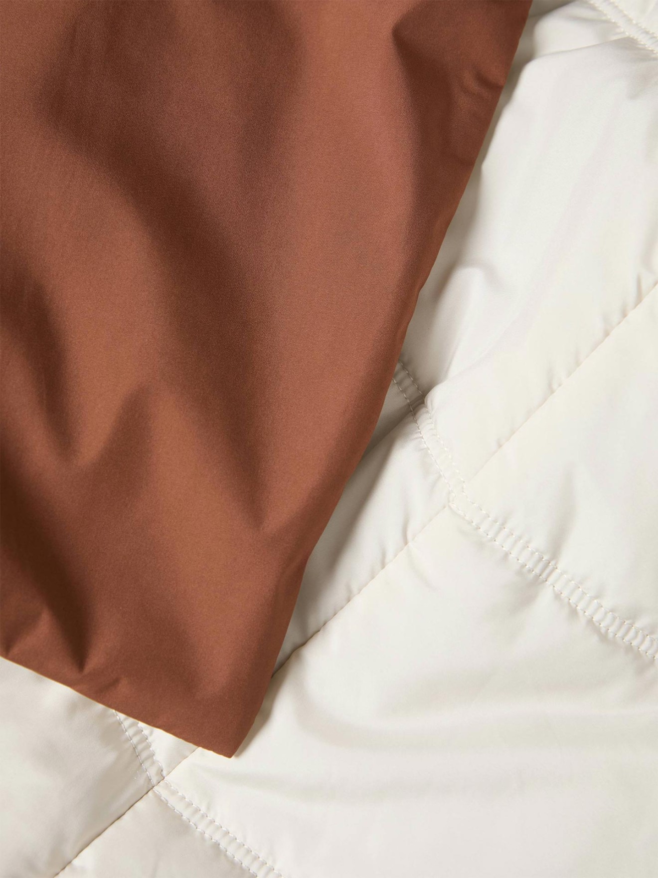 Blusão Reversível com Capuz