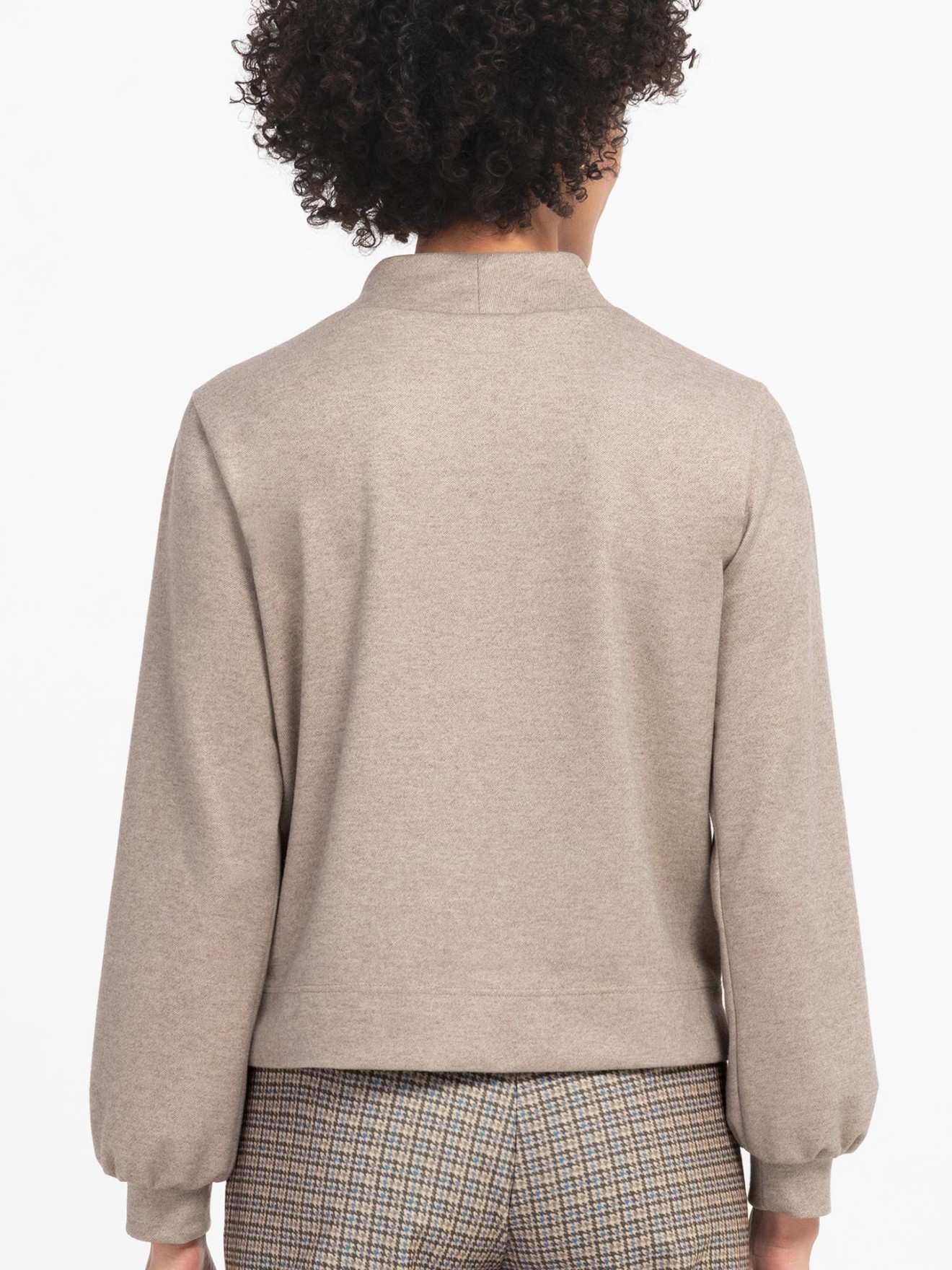 Blusa com Gola Subida e Laço Kim