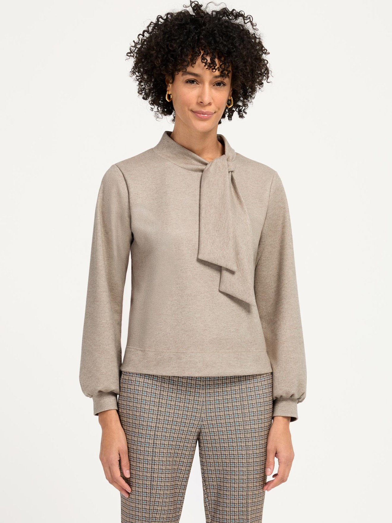 Blusa com Gola Subida e Laço Kim