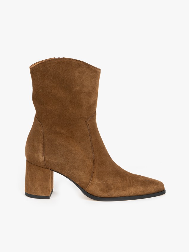 Botas em Pele com Salto