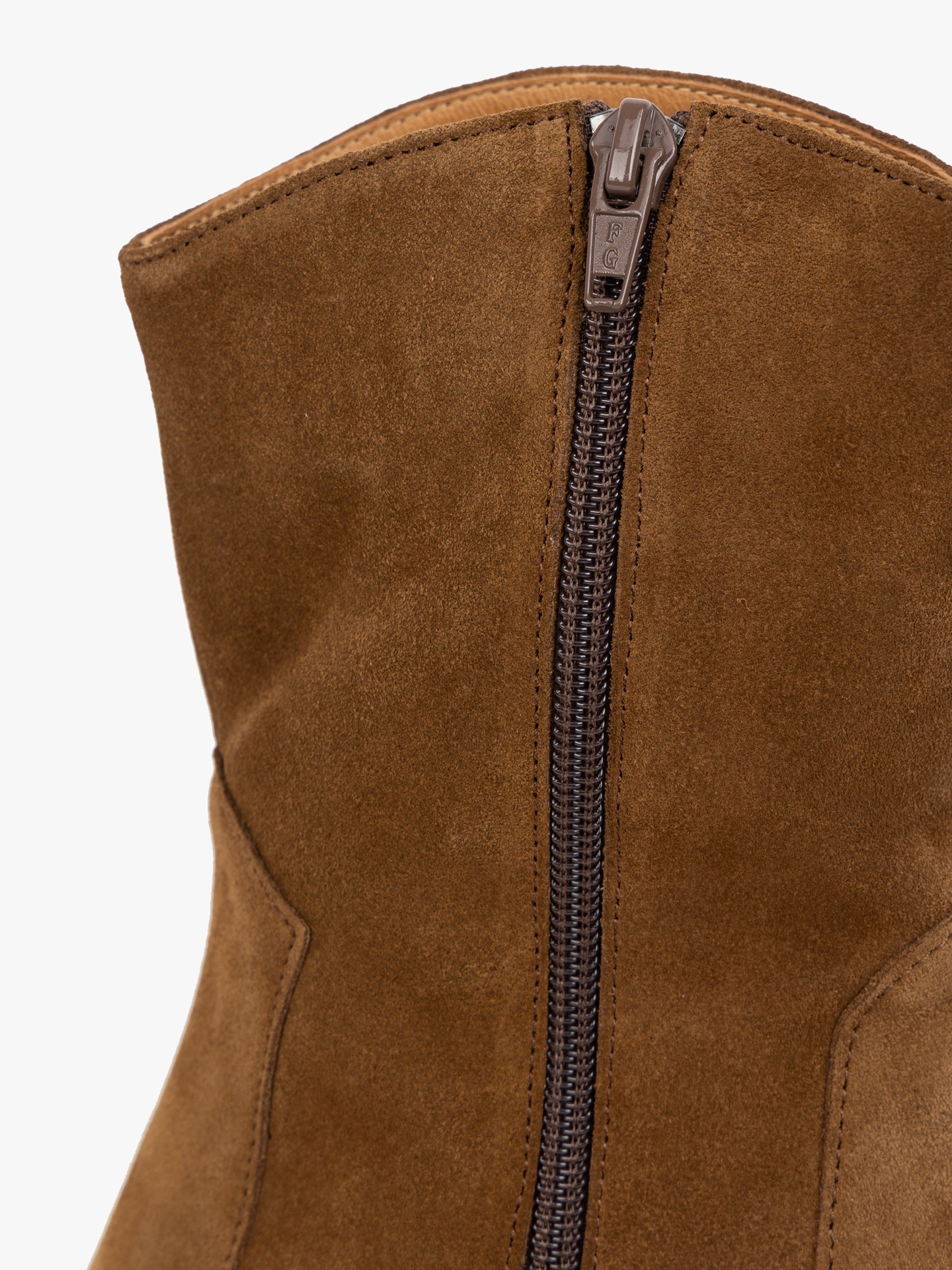 Botas em Pele com Salto