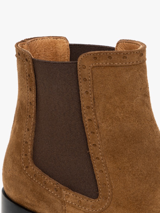 Botins em Pele com Salto
