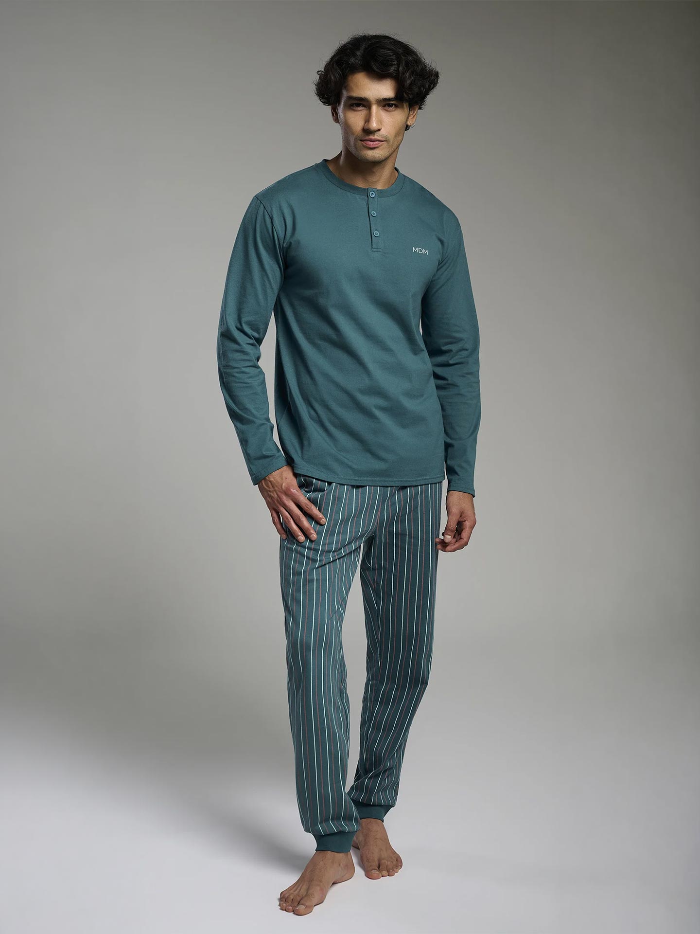 Pijama Comprido com Gola Henley