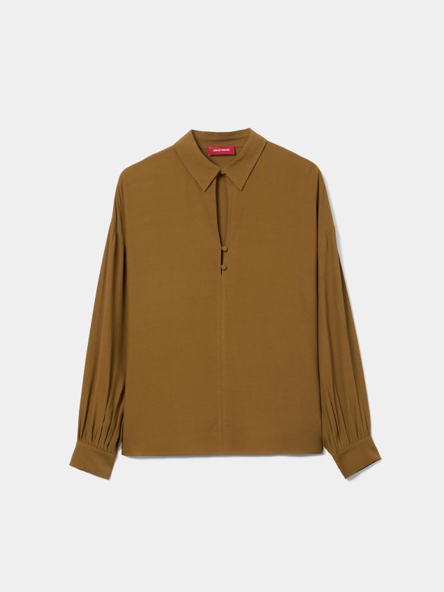 Blusa Fluida com Abertura Frontal