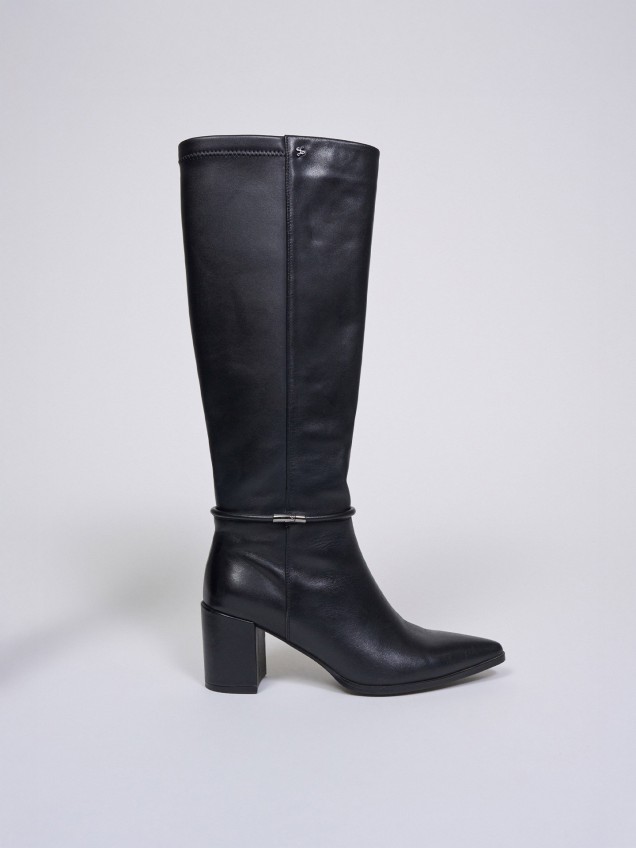 Botas de Cano Alto em Pele