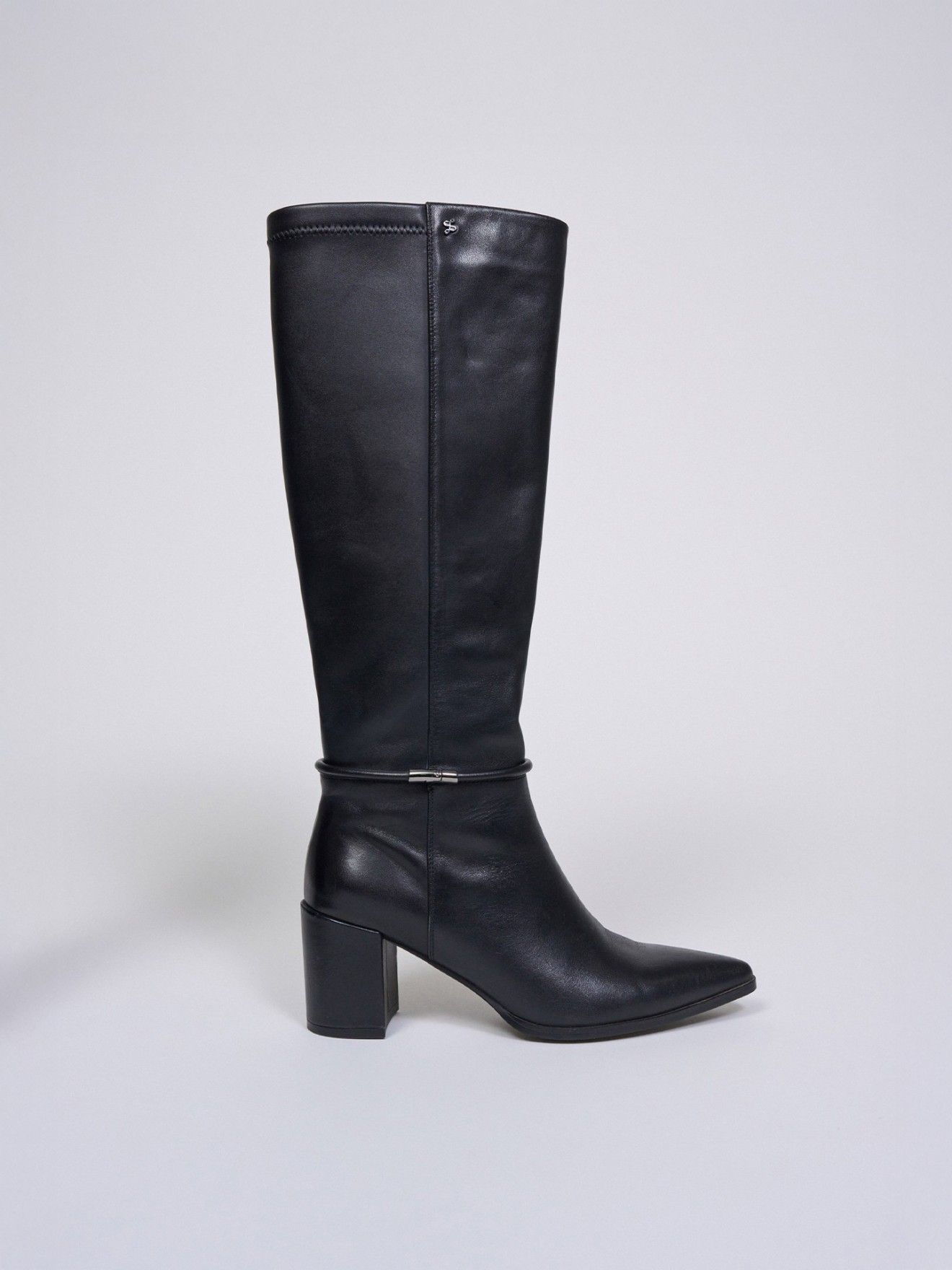Botas de Cano Alto em Pele
