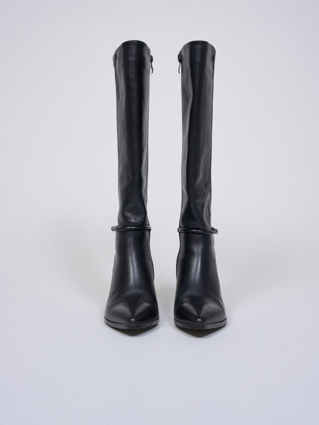 Botas de Cano Alto em Pele