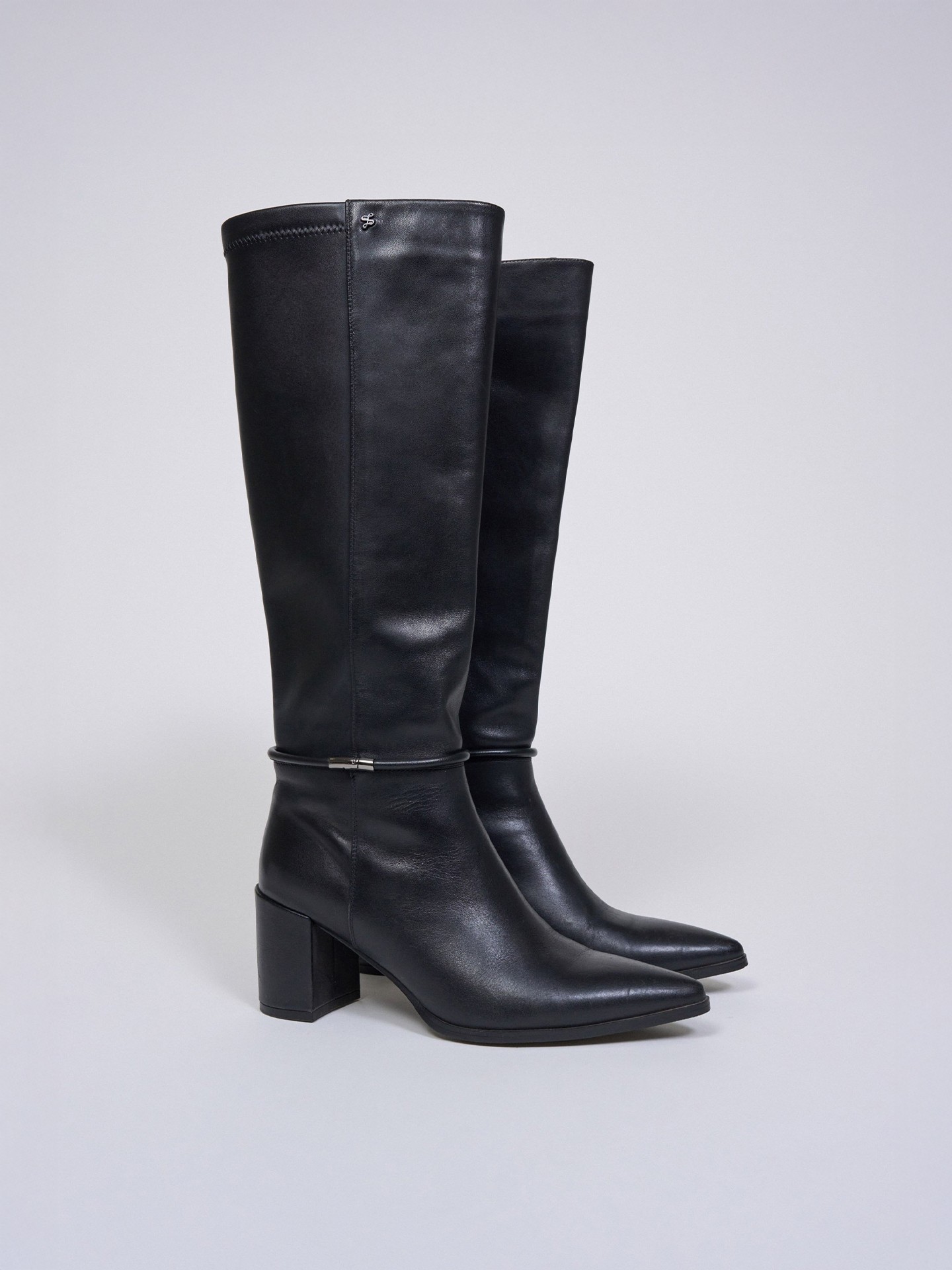 Botas de Cano Alto em Pele
