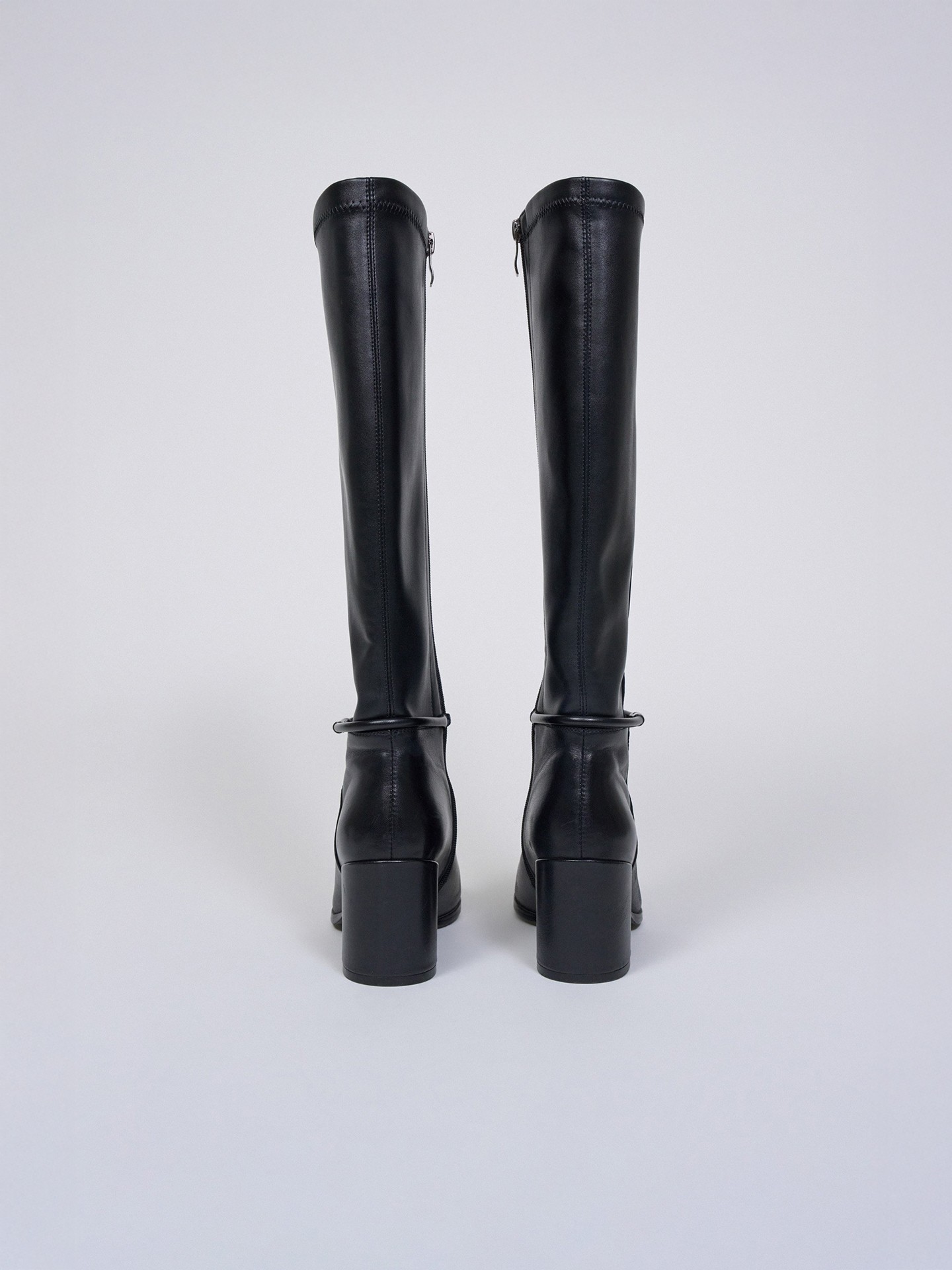 Botas de Cano Alto em Pele