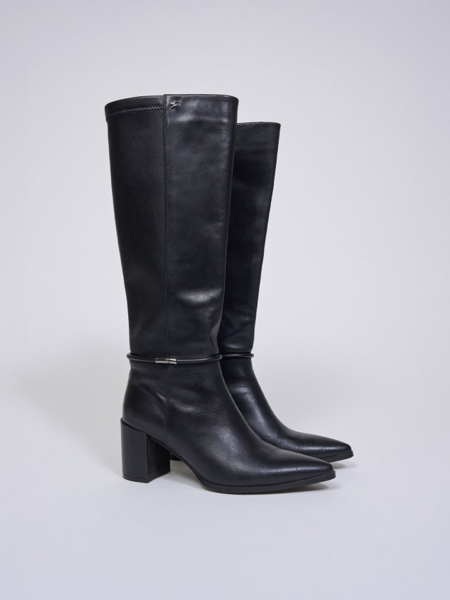 Botas de Cano Alto em Pele