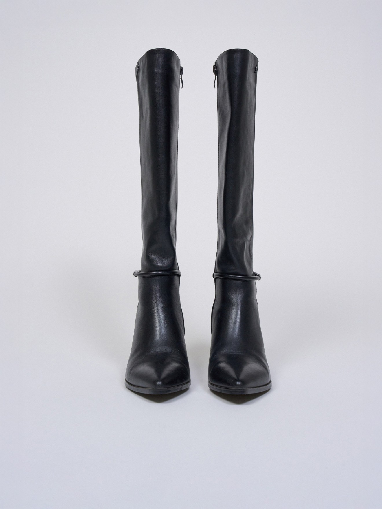 Botas de Cano Alto em Pele