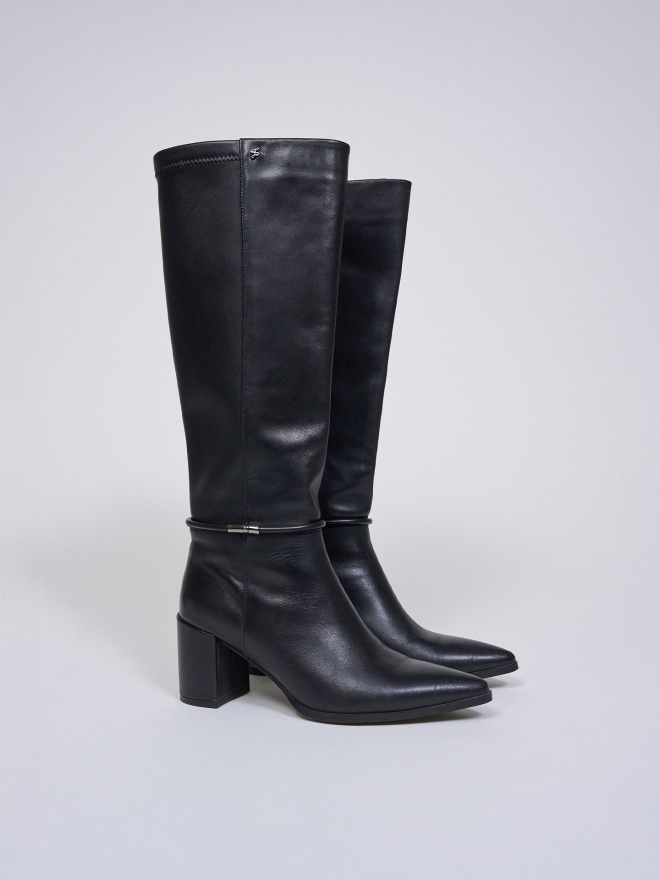 Botas de Cano Alto em Pele