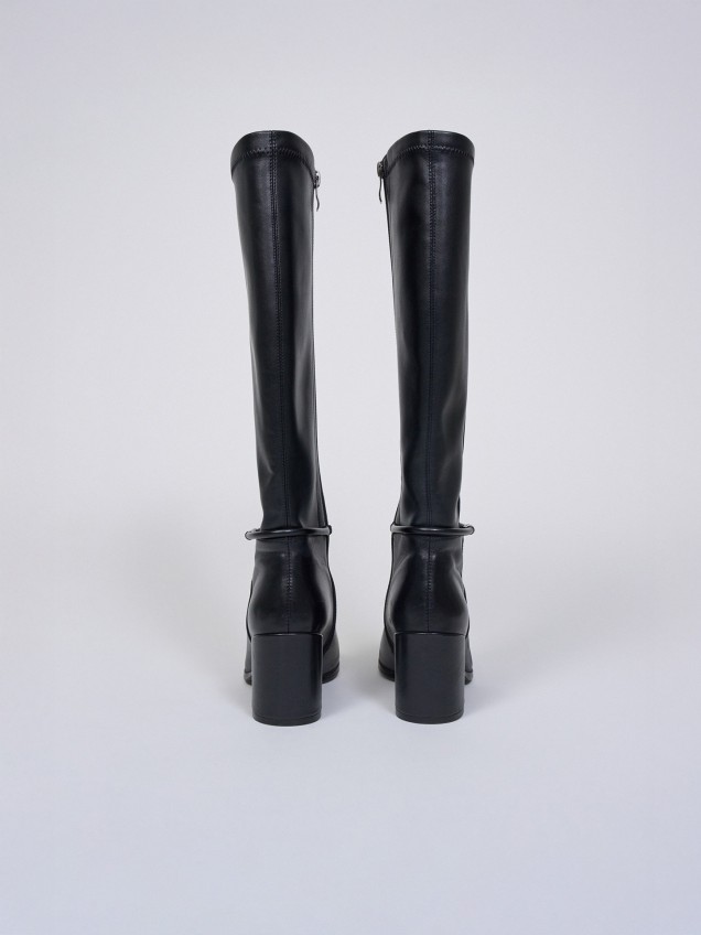 Botas de Cano Alto em Pele