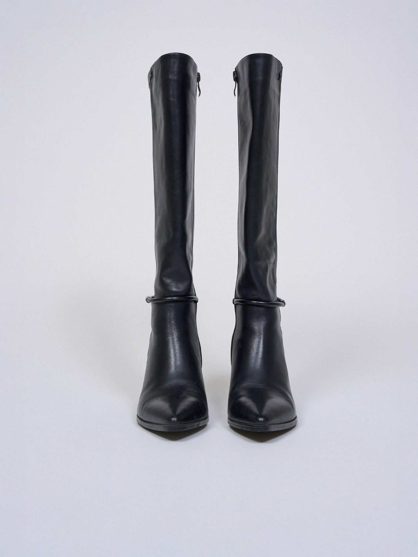 Botas de Cano Alto em Pele