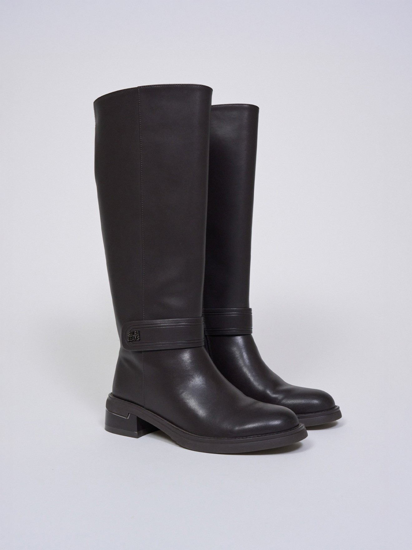 Botas de Cano Alto em Pele