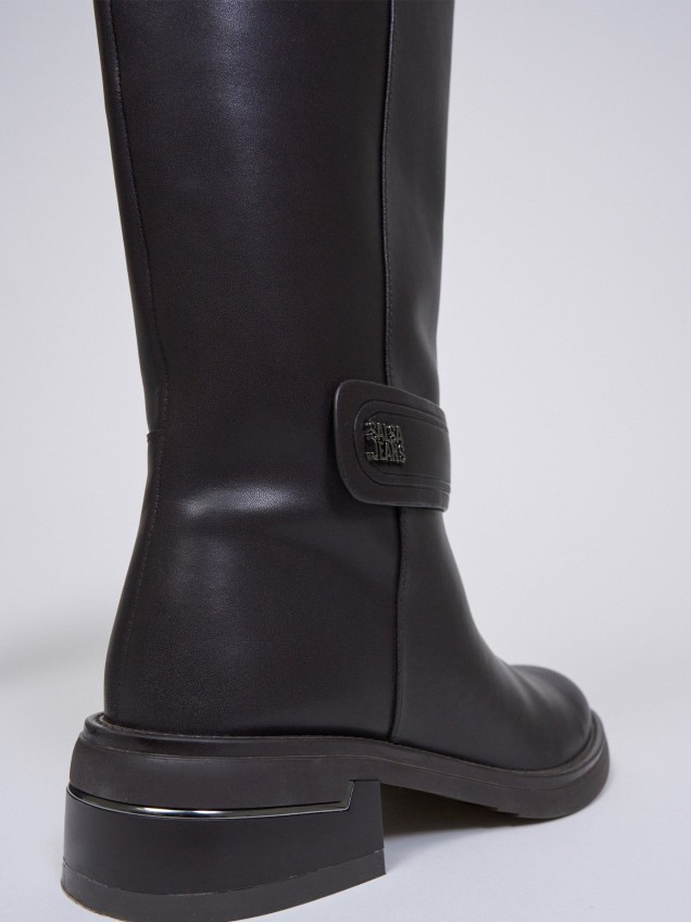 Botas de Cano Alto em Pele