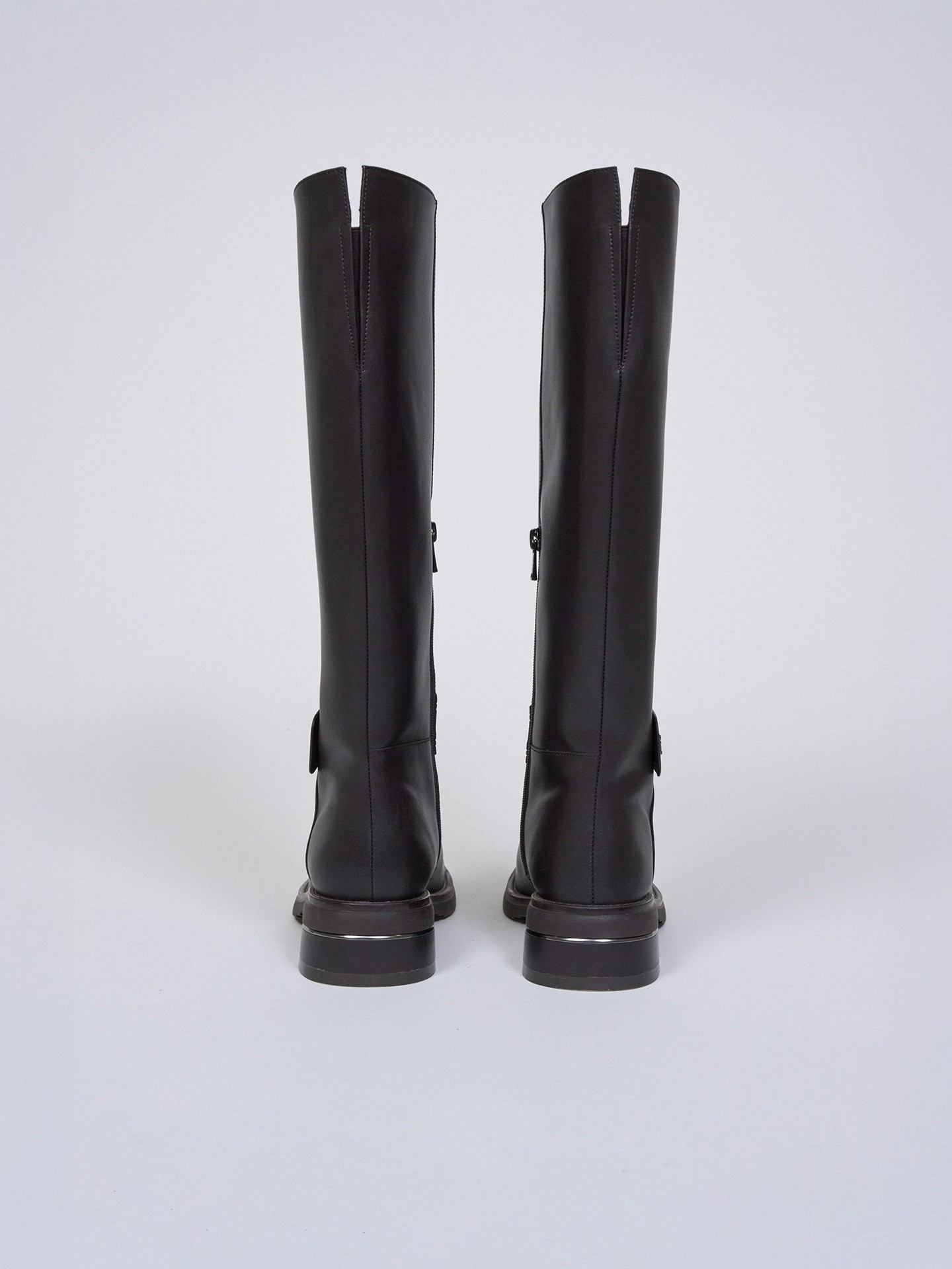 Botas de Cano Alto em Pele