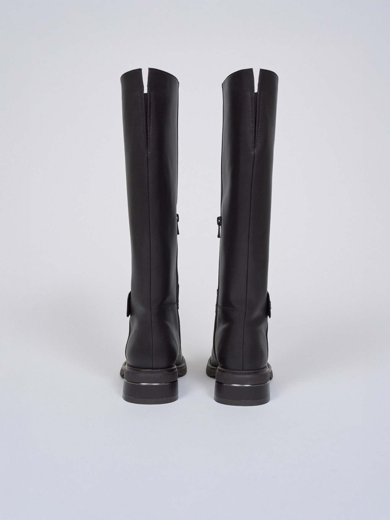 Botas de Cano Alto em Pele