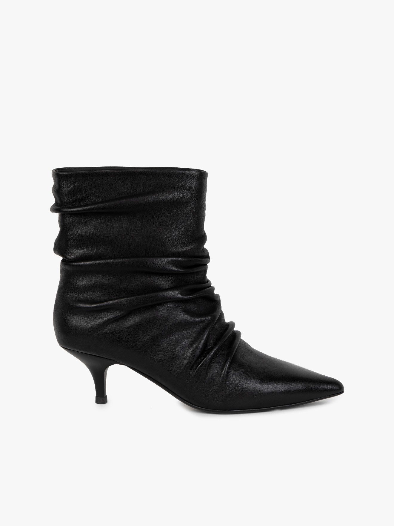 Botins em Pele com Efeito Enrugado