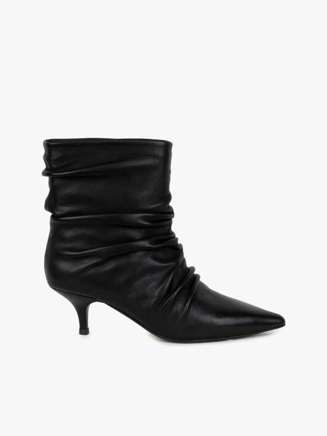 Botins em Pele com Efeito Enrugado