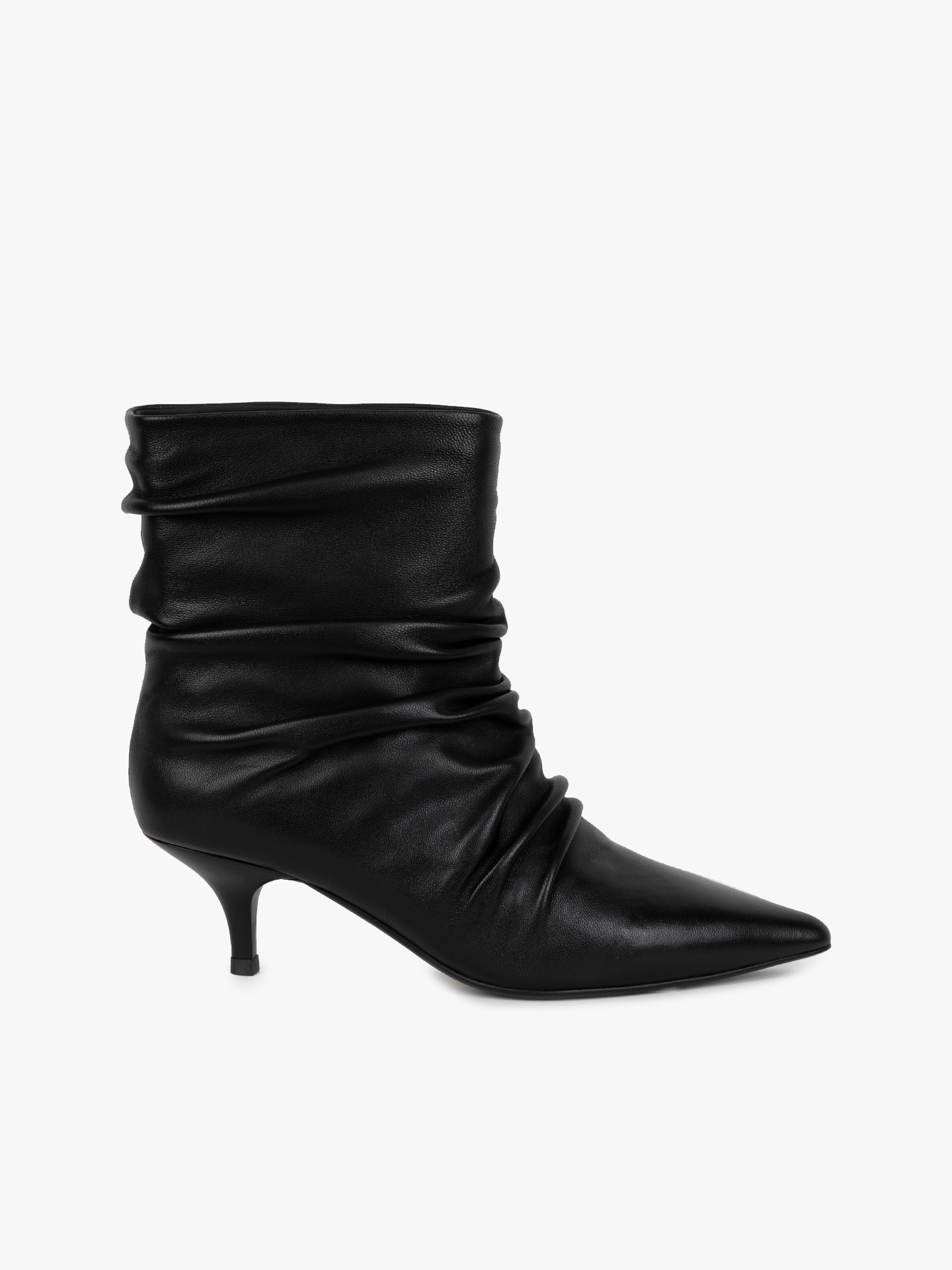 Botins em Pele com Efeito Enrugado