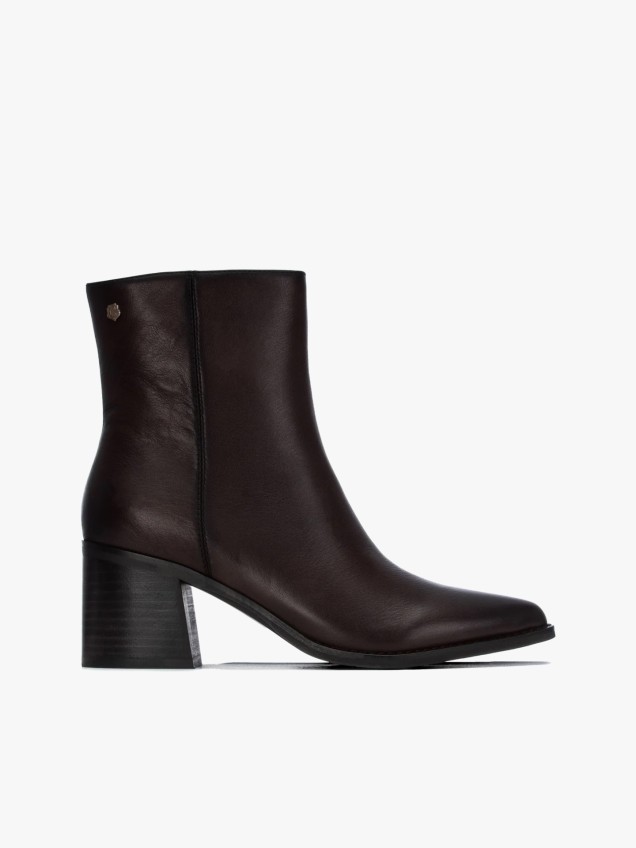 Botins em Pele com Salto