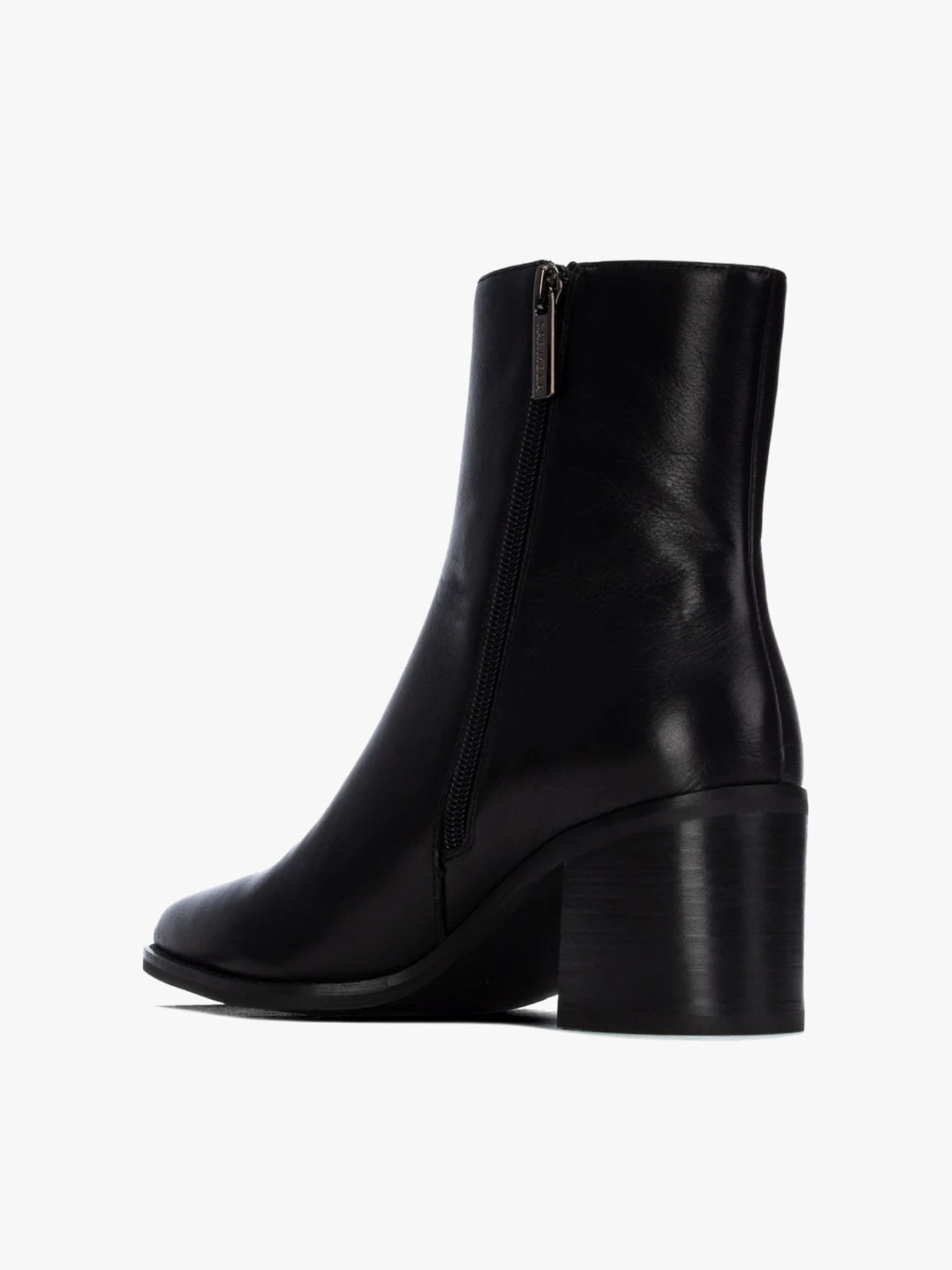 Botins em Pele com Salto