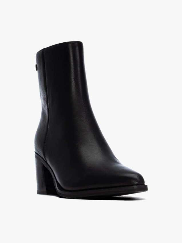 Botins em Pele com Salto