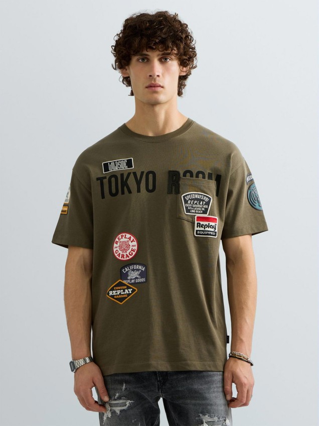 T-shirt Relaxed Fit com Bolso e Patches