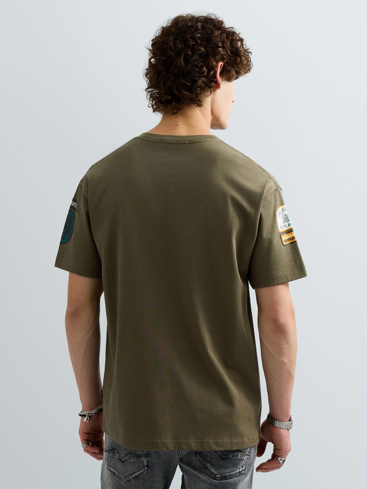 T-shirt Relaxed Fit com Bolso e Patches
