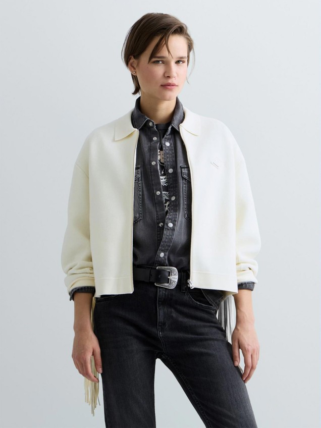 Blusão Cropped em Malha com Franjas