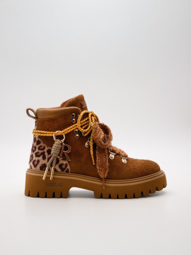 Botins Scarlet Mount