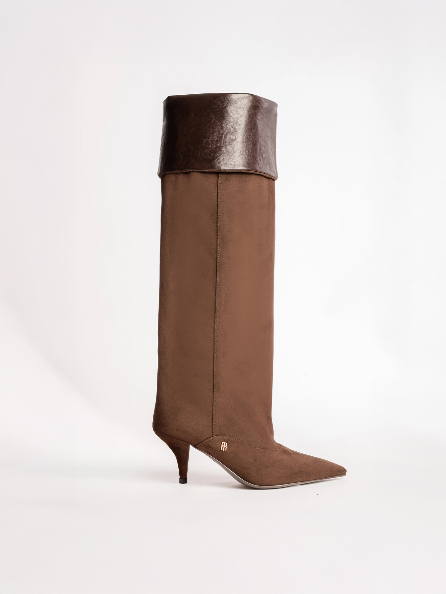 Botas de Cano Alto Bicudas com Salto Fino