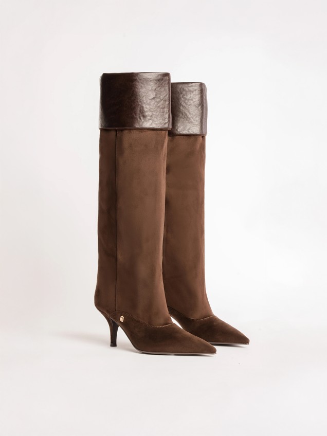 Botas de Cano Alto Bicudas com Salto Fino