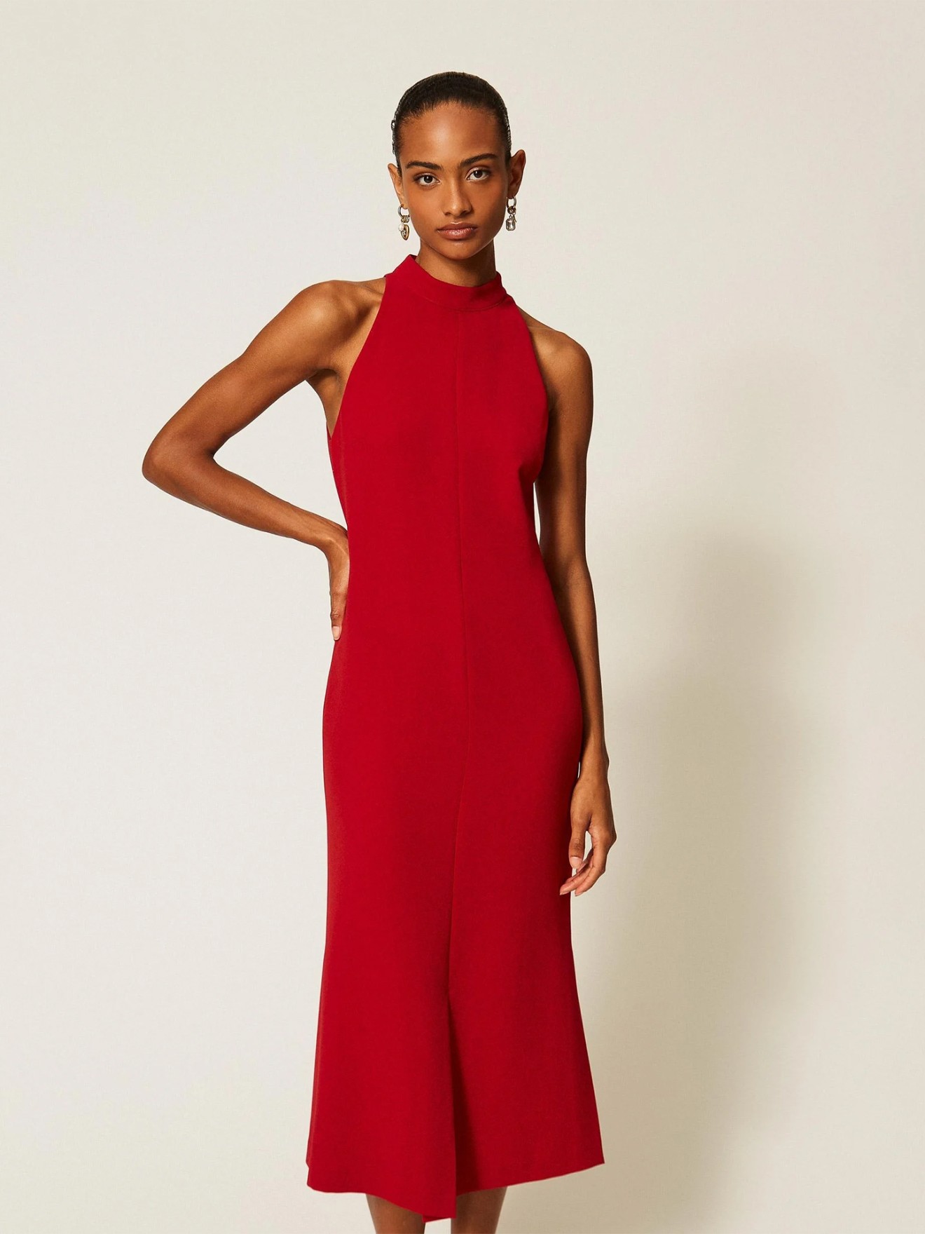Vestido Comprido em Crepe com Decote Halter