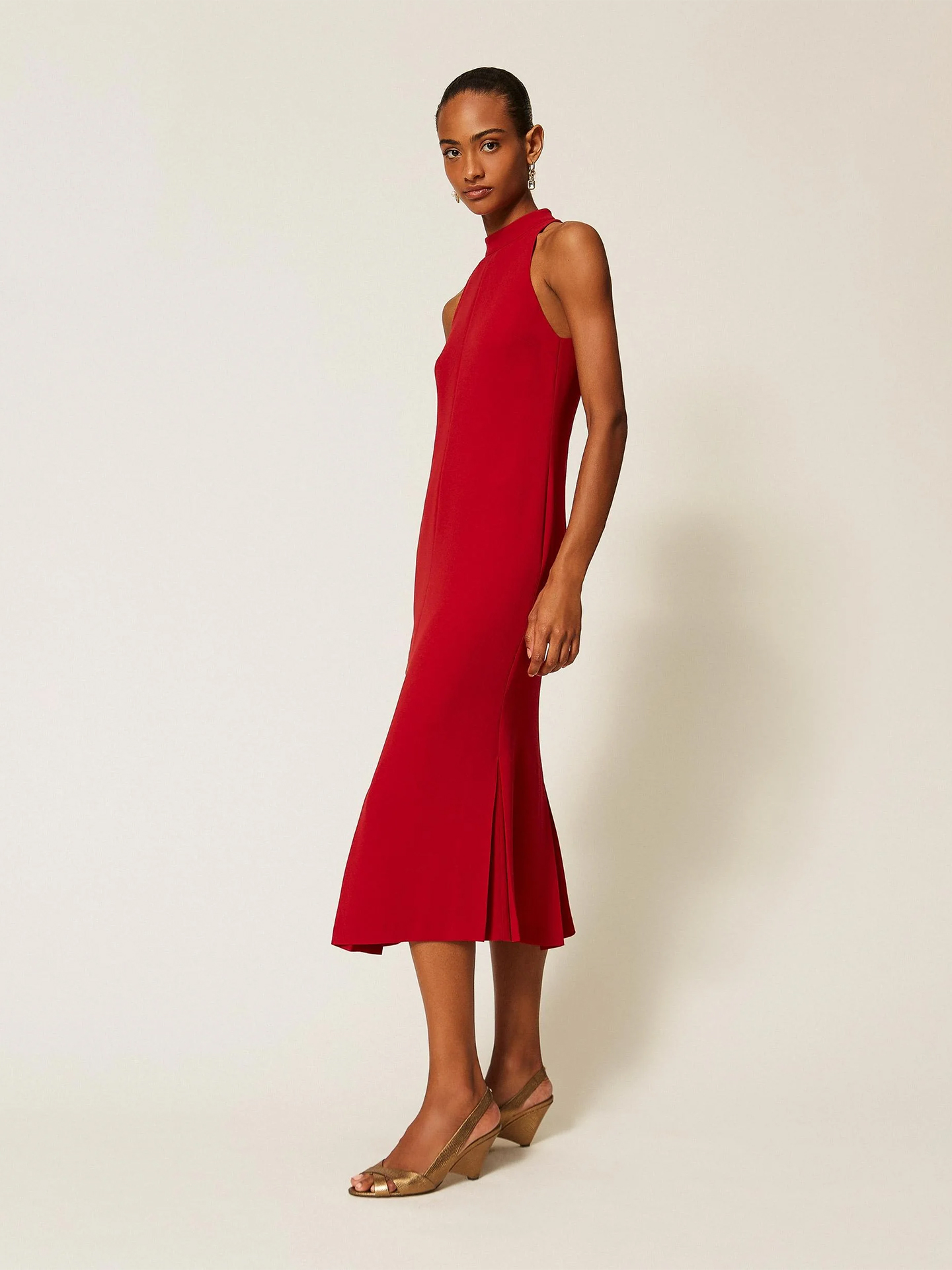 Vestido Comprido em Crepe com Decote Halter