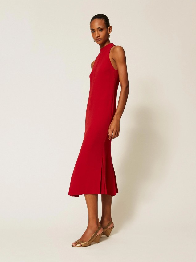 Vestido Comprido em Crepe com Decote Halter