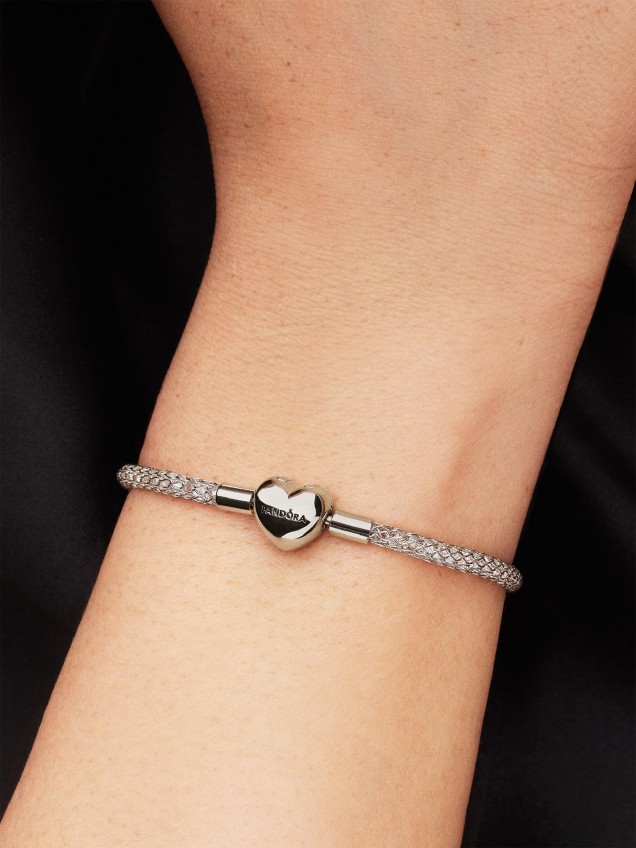 Pulseira em Malha com Fecho em Coração