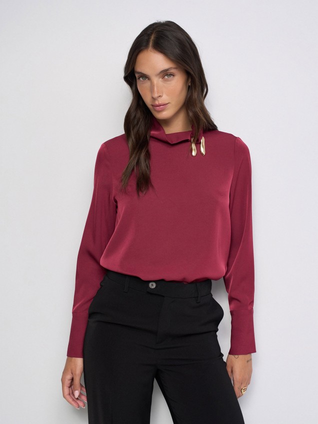 Blusa Slim Fit com Aplicação Metálica
