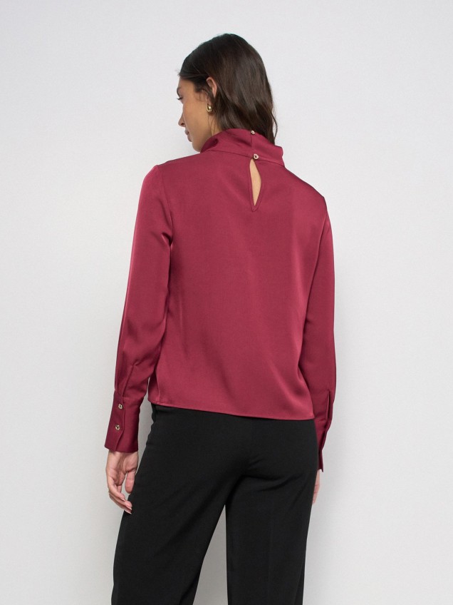 Blusa Slim Fit com Aplicação Metálica