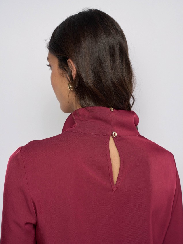 Blusa Slim Fit com Aplicação Metálica