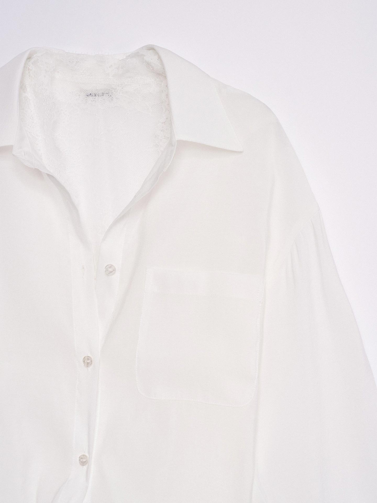 Blusa Loose Fit com Detalhe de Renda