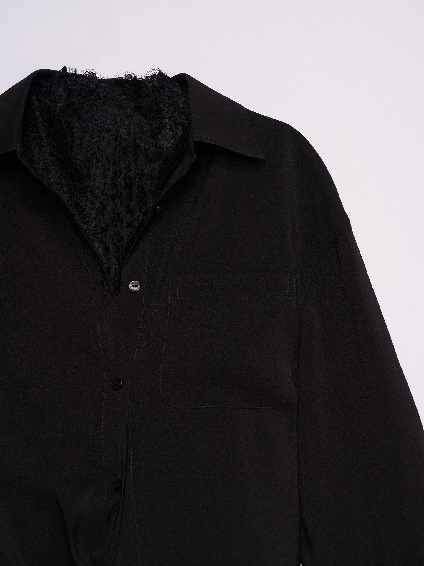 Blusa Loose Fit com Detalhe de Renda