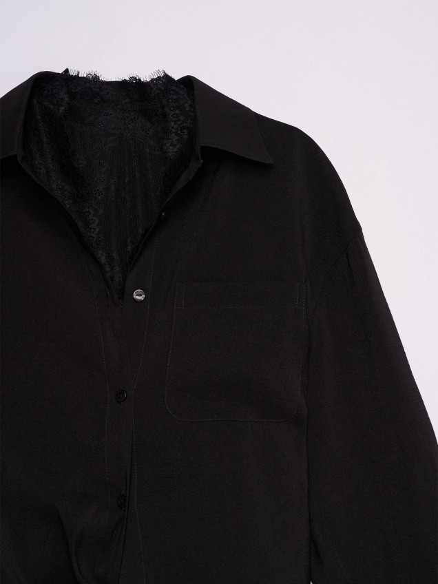 Blusa Loose Fit com Detalhe de Renda