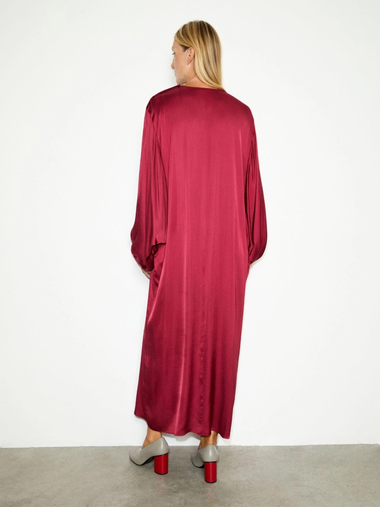 Vestido Comprido em Cetim MCBBASCHI