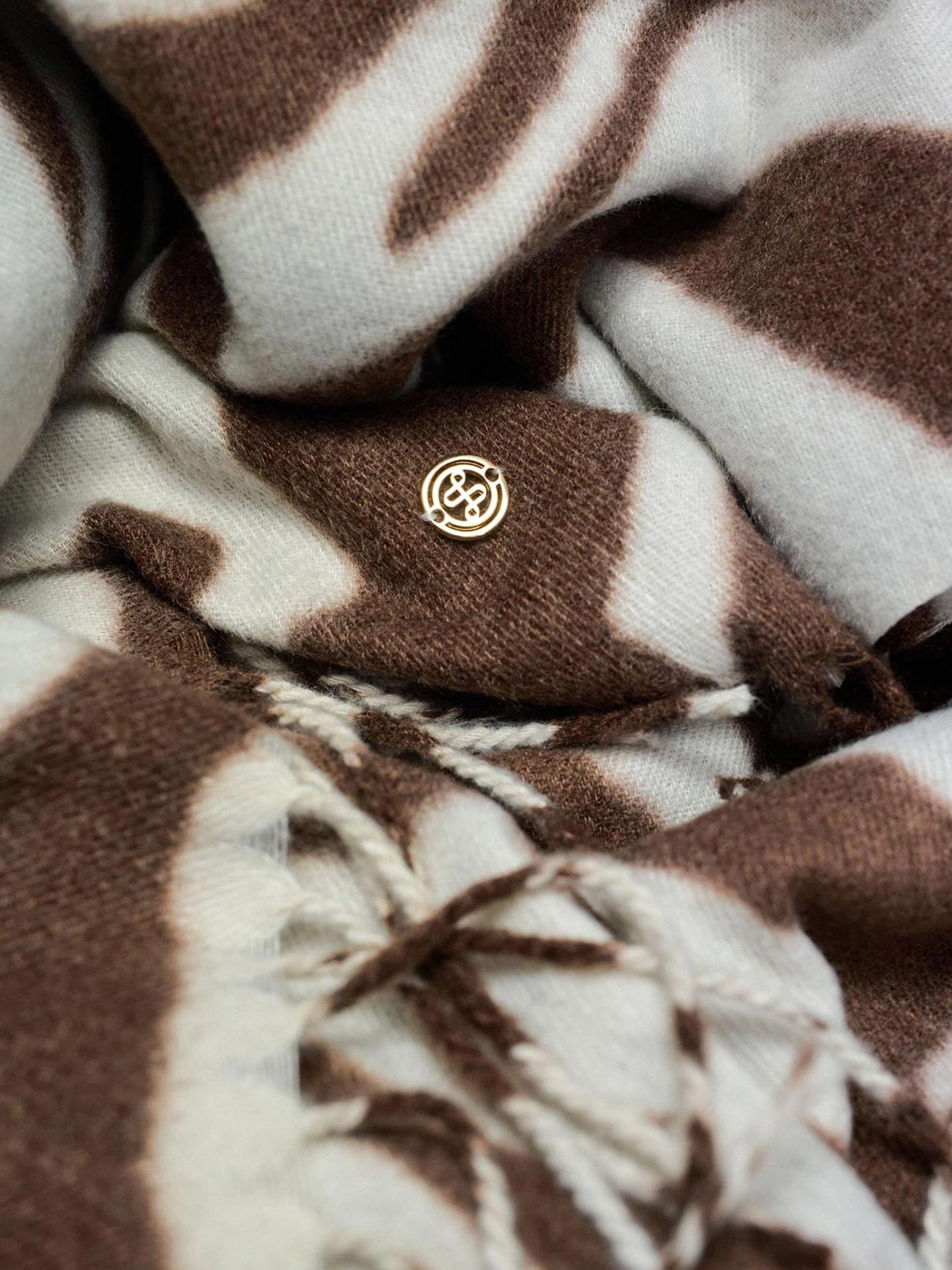 Cachecol Animal Print com Franjas